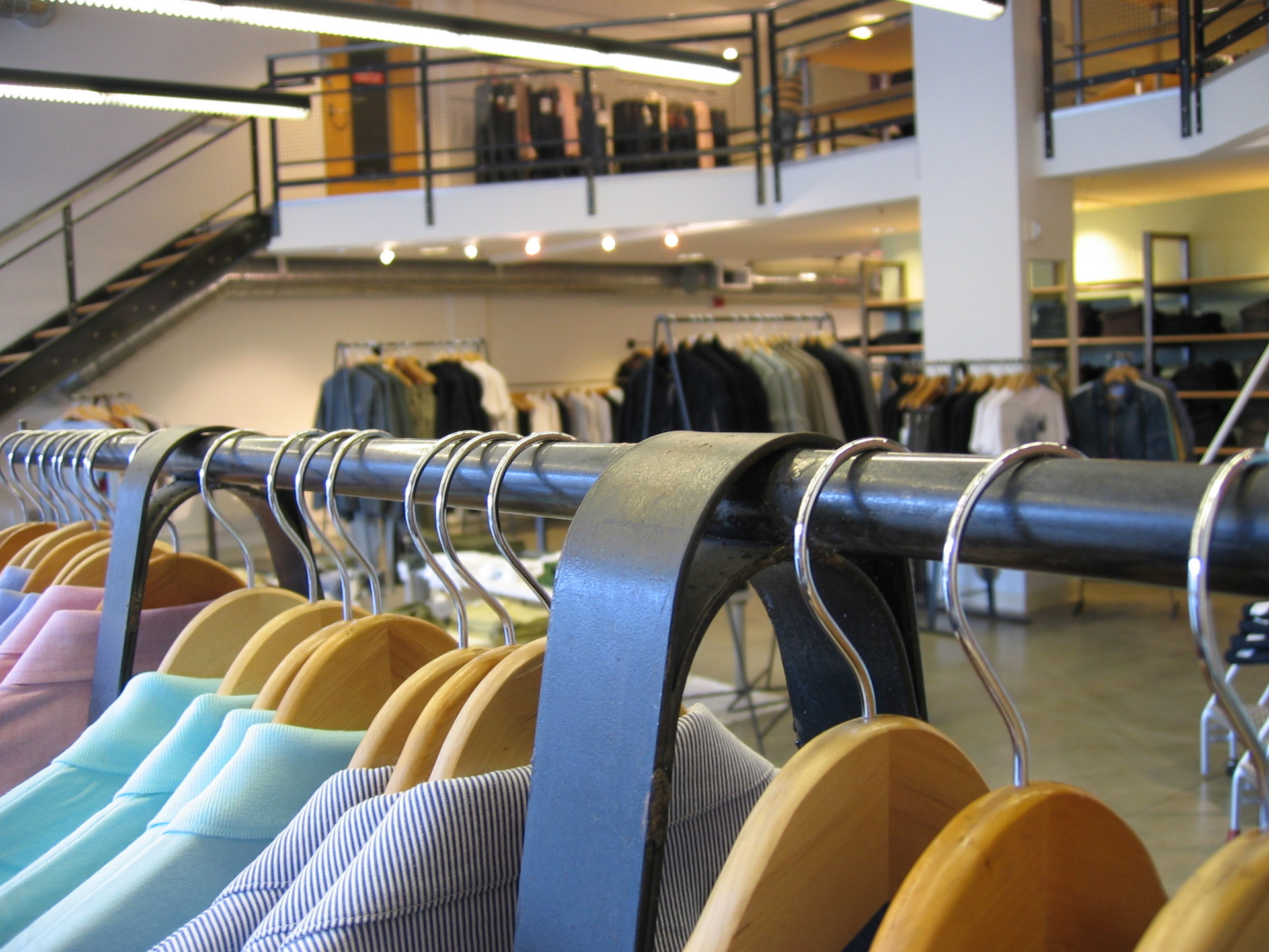 clothing-racks-1-1527092-1920×1440