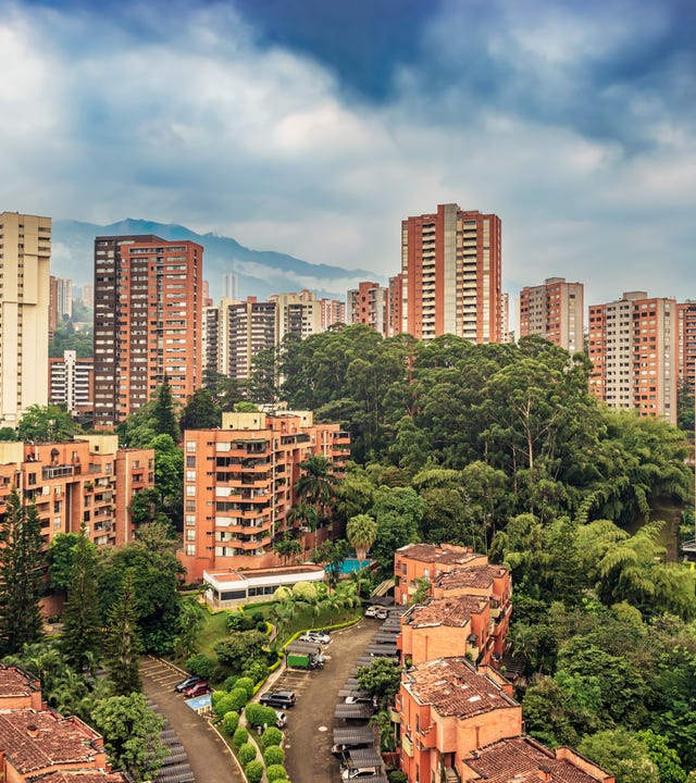 Centro_de_idiomas_en_El_Poblado_Medellín Enviar Documentos desde Chile a Medellín